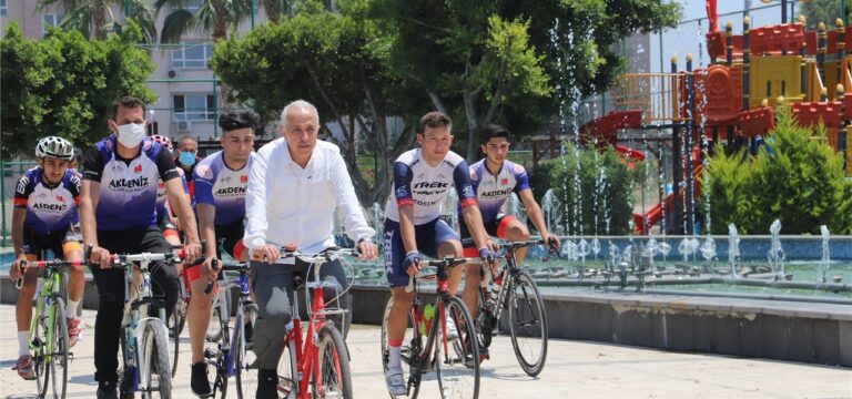 Akdeniz Belediyesi, bisiklet severleri buluşturdu