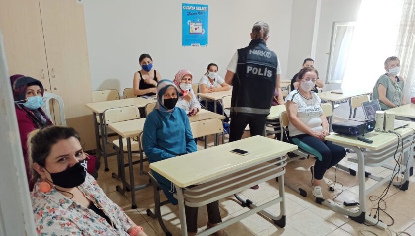 Mersin’de ’En İyi Narkotik Polisi Anne’ projesi eğitimleri sürüyor