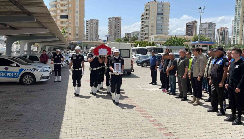 Mersin’de trafik kazasında ölen polis memuru için tören düzenlendi