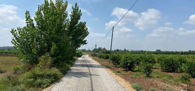 Tarsus’ta 12 mahallenin yolu daha asfaltlandı