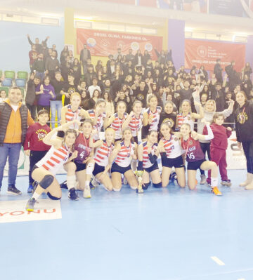 Turnuvanın şampiyonu Mersin Evrensel Kültür Anadolu Lisesi