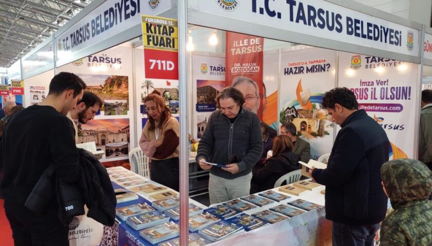 Tarsus Belediyesi standı, Çukurova Kitap Fuarında yoğun ilgi görüyor
