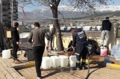 Depremzedelerin temiz su ihtiyacını karşılamaya devam ediyor